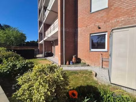 appartement au rez-de-chaussée avec terrasse et jardinet