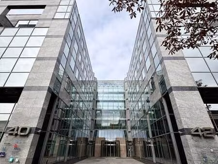 gravity : 360m2 (r+1) à 150€/m2/an & 400m2 (r0) à 130€/m2/a