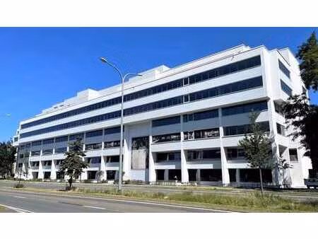 bureau de services complets au humgy singel à berchem