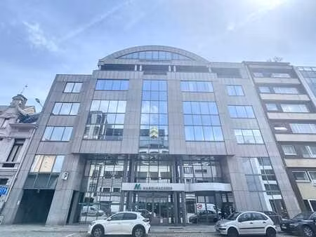 bureaux situés dans « commodity house »