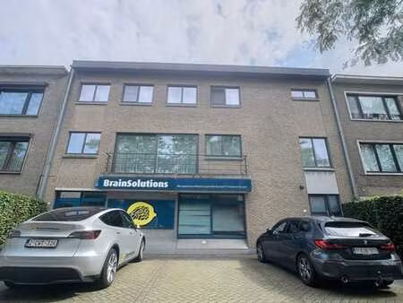 bureau rénové de 322m² à edegem