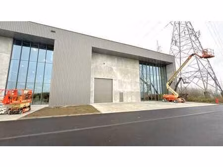 entrepôt et bureau neufs à louer à west port zwijndrecht.