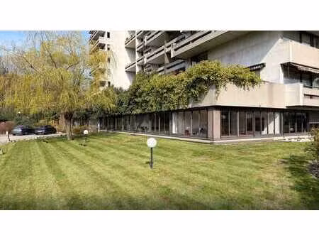 bureaux de plain-pied à vendre le long du singel à anvers.