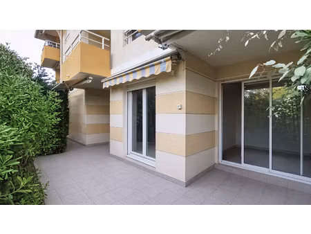 port-frejus t2 rez de jardin  plage à pied