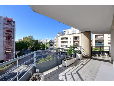appartement type t5 de 106 m² avec 2 balcons  cave  garage et parking  secteur maison de l