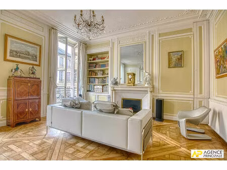 versailles saint-louis appartement 6 pièces 144.03 m² carrez situé au 2ème étage avec cham
