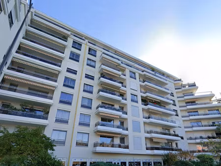 parking - immeuble securise - rue fays