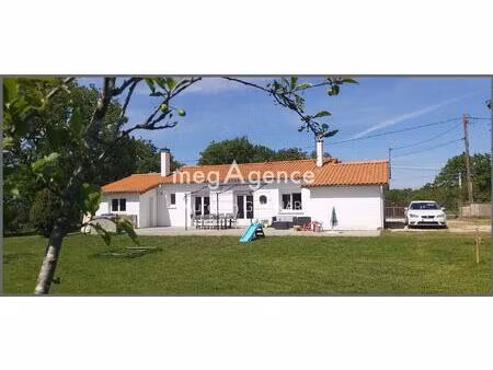 2 chambres  cadre de nature  bel espace en pelouse  garage