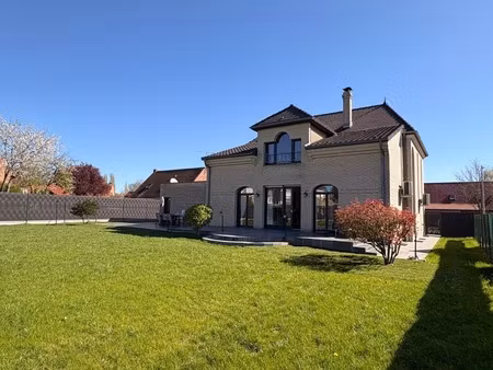 nouveauté et en exclusivité  grande maison familiale individuelle érigée sur une parcelle 