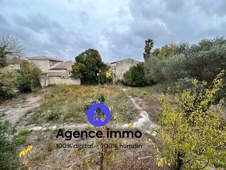 terrain constructible de 787m2