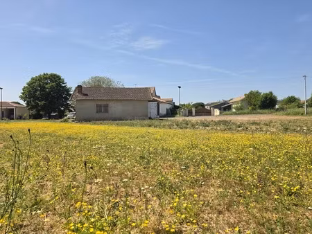 terrain plat avec dépendance à villeneuve sur lot