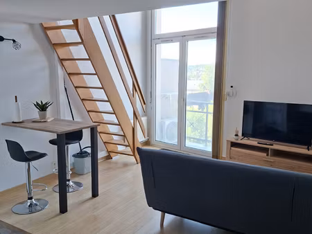 beau duplex meublé neuf.