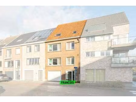immeuble entier à vendre avec 2 appartements et garage dans…
