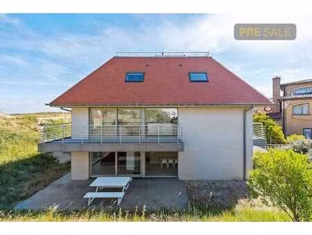 appartement unique de quatre chambres à vendre à koksijde !