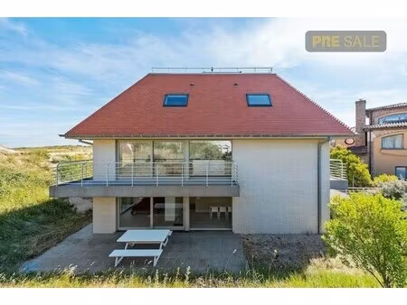 uniek appartement met vier slaapkamers te koop in koksijde!