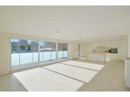 gelijkvloers app met 2 slaapkamers  ruim terras en binnen...