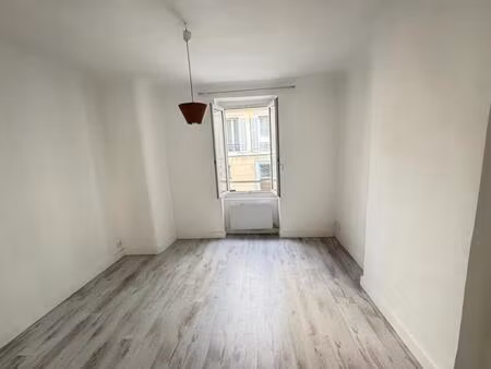 a deux pas de la place castellane - spacieux t1 traversant