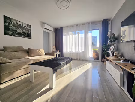 t3 rénové 2 balcons proche tramway