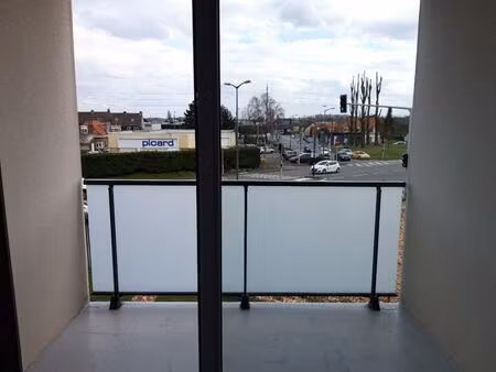 t2 avec balcon et parking à roncq