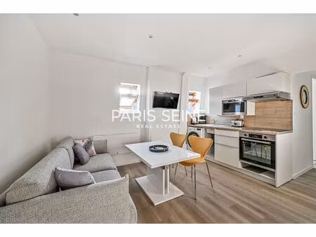 **bail code civil uniquement**très joli studio meublé** dernier étage** excellent état**id