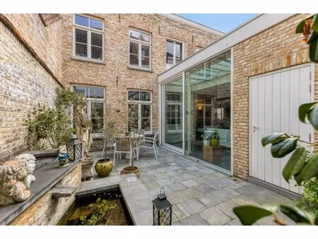 charmant  instapklare herenhuis (°2007) op toplocatie in brugge