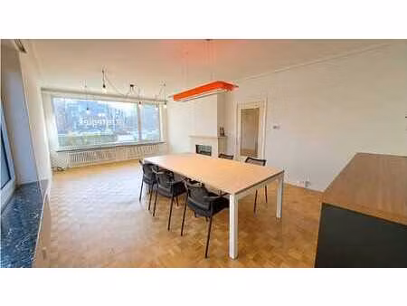 gelijkvloers 3-slaapkamerappartement met 4 parkeerplaatse...