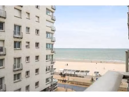 appartement avec vue latérale sur la mer