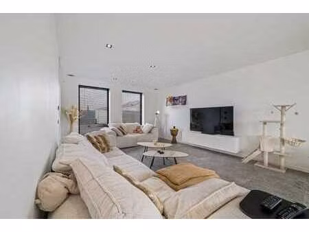 maison ultramoderne super luxueuse de 4 chambres avec garag