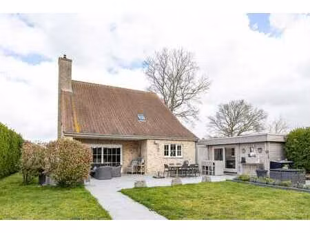 spacieuse villa prête à emménager à vendre à oostduinkerke