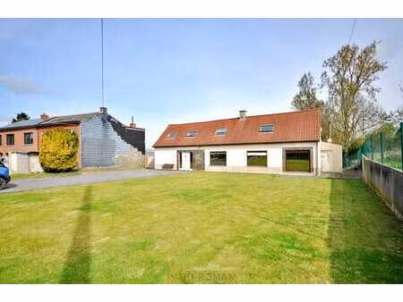 spacieuse maison avec vue sur la campagne  près de hotond !