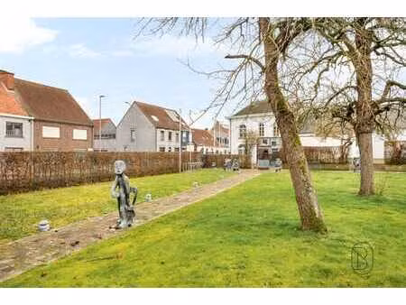 hob avec double garage et beaucoup de potentiel à enameplein