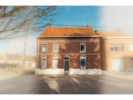 maison familiale magnifiquement située avec un charmant j...