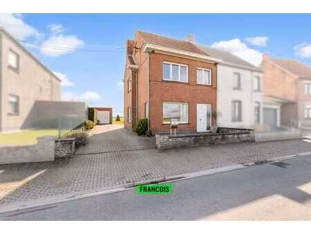 maison extrêmement calme avec un potentiel de rénovation co…
