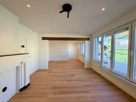 gerenoveerd duplexappartement met 3 slaapkamers in centru...