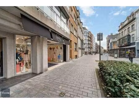 handelsgelijkvloers 145 m² op commerciële locatie