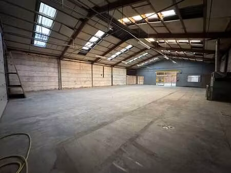 entrepôt avec stockage extérieur à louer à moorsele