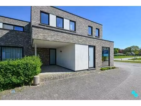 ruime en energiezuinige nieuwbouwwoning gelegen te izegem