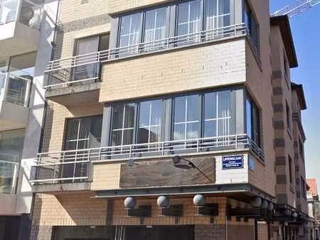 espace commercial dans la célèbre rue commerçante de knokke