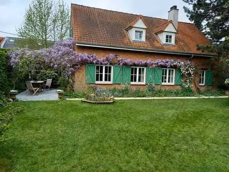 belle maison avec maginifique jardin