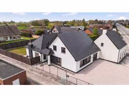 maison spacieuse sur un emplacement de premier choix