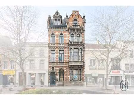 maison de maître (6 appartements  bureau + parking)