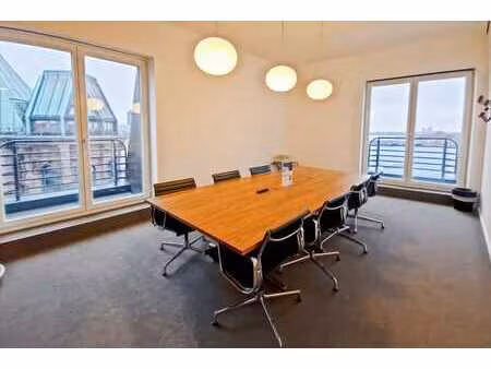 espace de bureau privé pour 5 personnes à signature