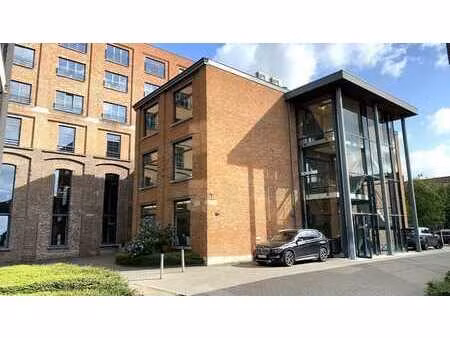 bureau en loft à louer à the real factory à gand.