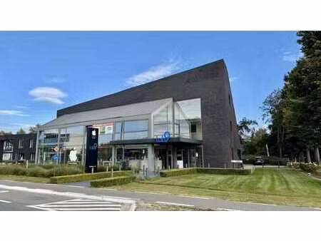 bureau commercial ou salle d'exposition situé à sint-marten