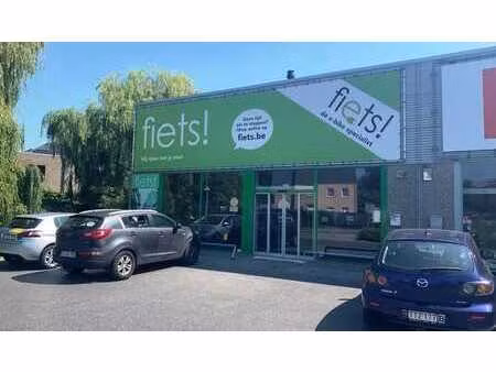 magasin à louer idéalement situé à lochristi.