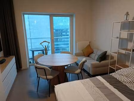 studio meublé et équipée près du