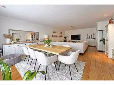 instapklaar drie slaapkamer appartement met terras in wij...