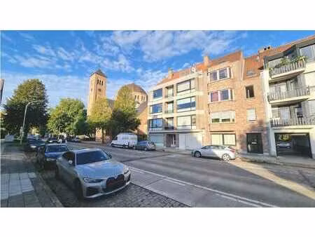 lichtrijk 2-slaapkamerappartement met 2 terrassen te huur...