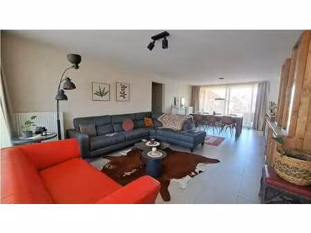 comfortabel 2-slaapkamerappartement met terras en standpl...