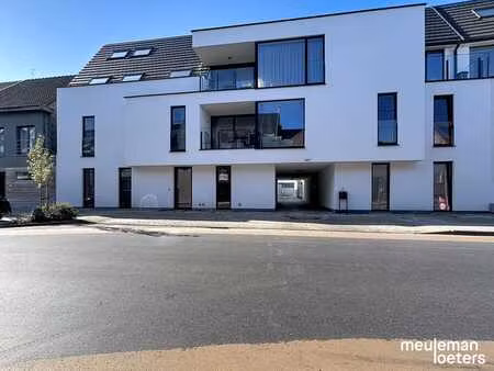 appartement neuf lumineux avec une chambre à coucher